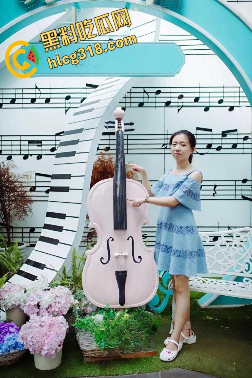 青岛反差女大学生【谭晓怡】，游戏开黑好队友，操逼都不忘王者荣耀语音开黑，还捂住自己嘴巴不发出娇喘声 ！-2