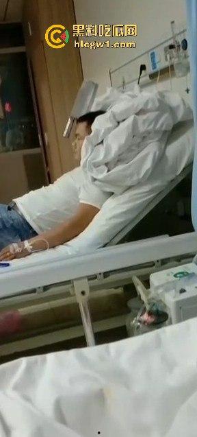 山西捉奸场面刺激!给奸夫脑门上来一菜刀,插得稳稳的,医院都不敢拔!-4