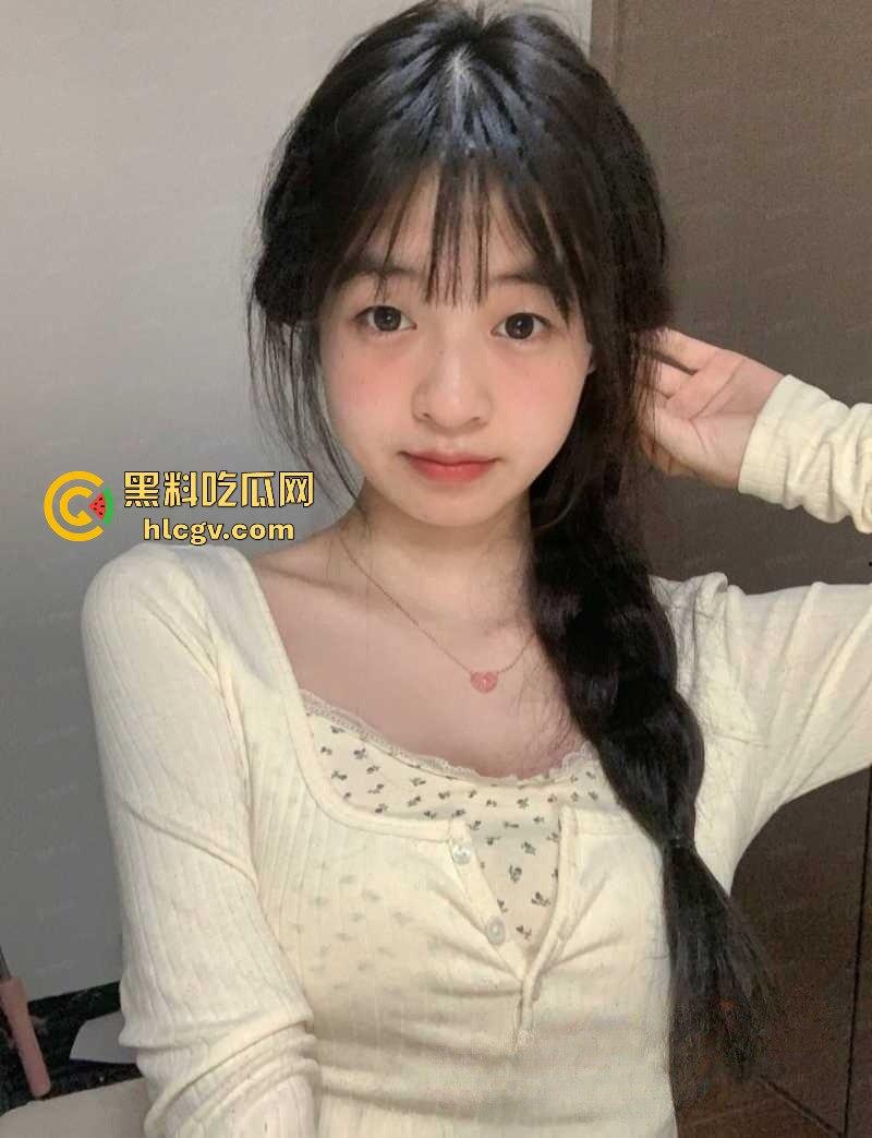 广州旅游学院『李香蓓』白虎嫩穴逼2.6万草一月!不做高端但逼价不低,这不是哄抬逼价是什么?-1