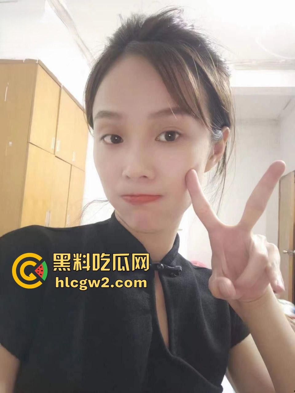 福建【郑雨桐】人妻反差震惊众人 表面端庄贤惠 私下性瘾超大 天天背着老公出去当出轨母狗!-7