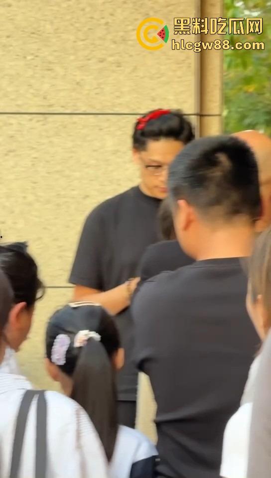 佛山小区惊现高端住宅墓园，业主直接把家改成骨灰堂，邻居吓得不敢回家，这TM谁顶得住？-11