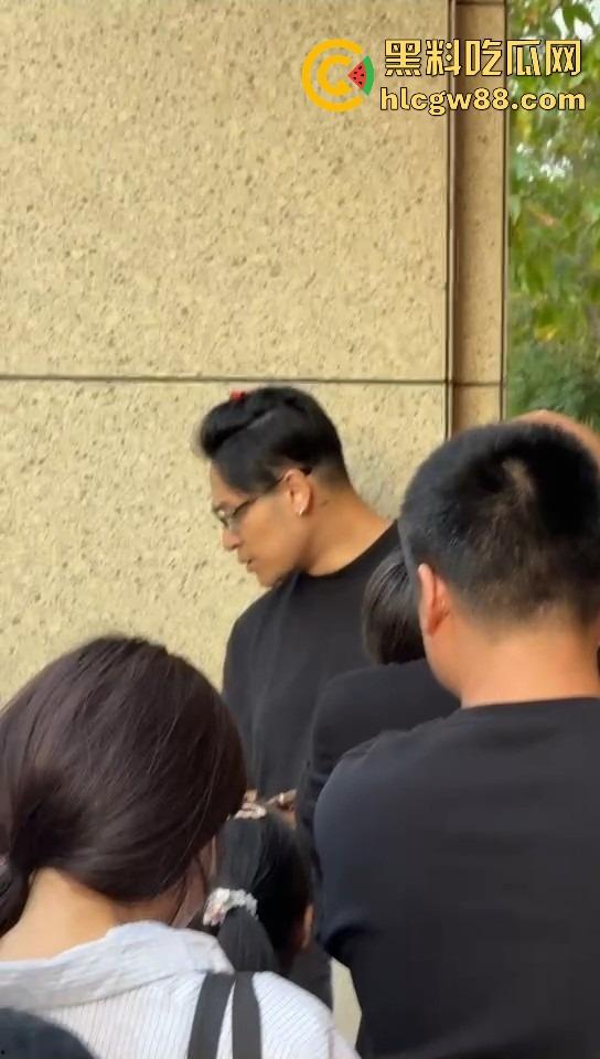 佛山小区惊现高端住宅墓园，业主直接把家改成骨灰堂，邻居吓得不敢回家，这TM谁顶得住？-12