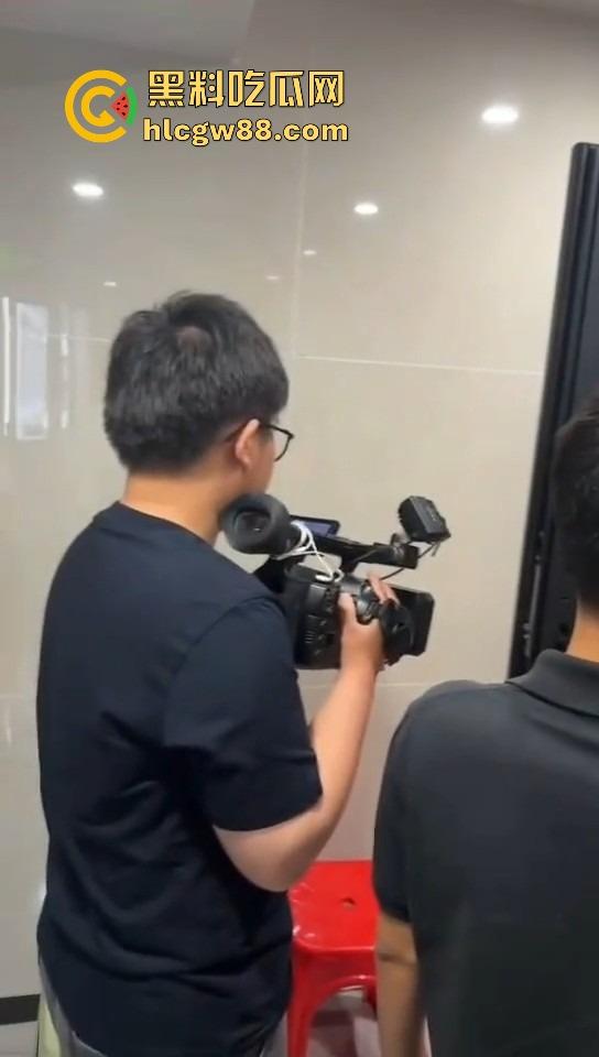 佛山小区惊现高端住宅墓园，业主直接把家改成骨灰堂，邻居吓得不敢回家，这TM谁顶得住？-15