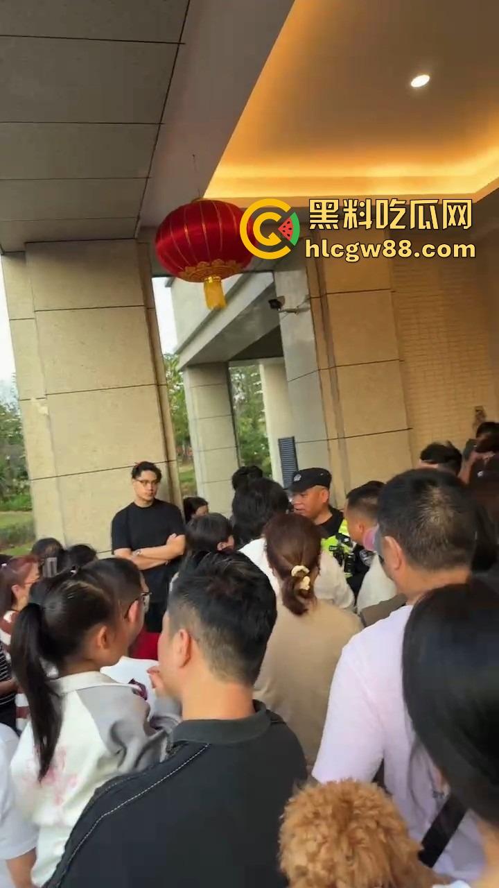 佛山小区惊现高端住宅墓园，业主直接把家改成骨灰堂，邻居吓得不敢回家，这TM谁顶得住？-20