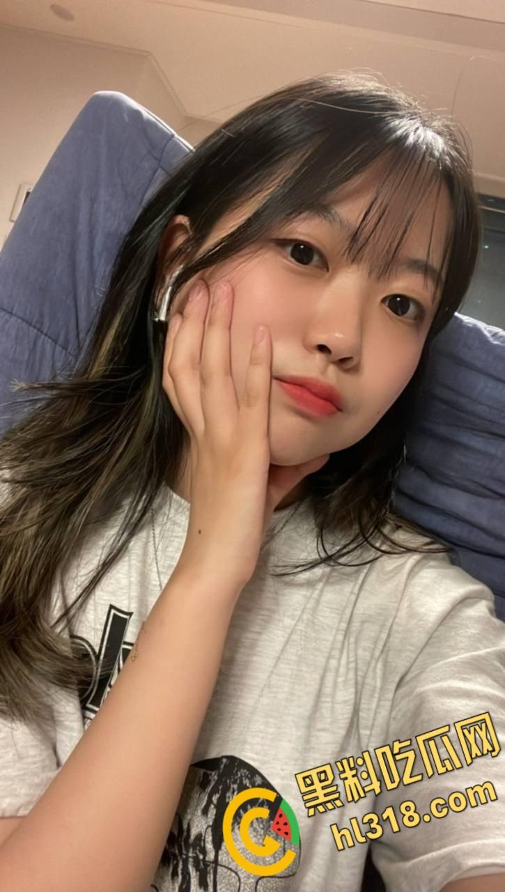 韩国极品女大学生【梨花江】，中国旅游乱情记，与多名男子激情口交，后入狂插骚逼内射 !-5