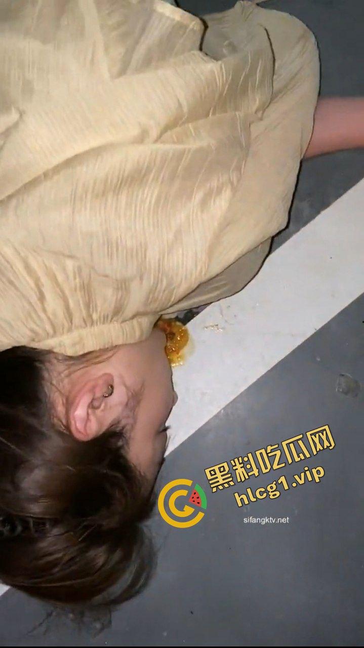 山西大同反差贱婊少妇『姜敏』与炮友酒店性爱 灌醉酒后失态！停车场大小便失禁 恶心至极！-5