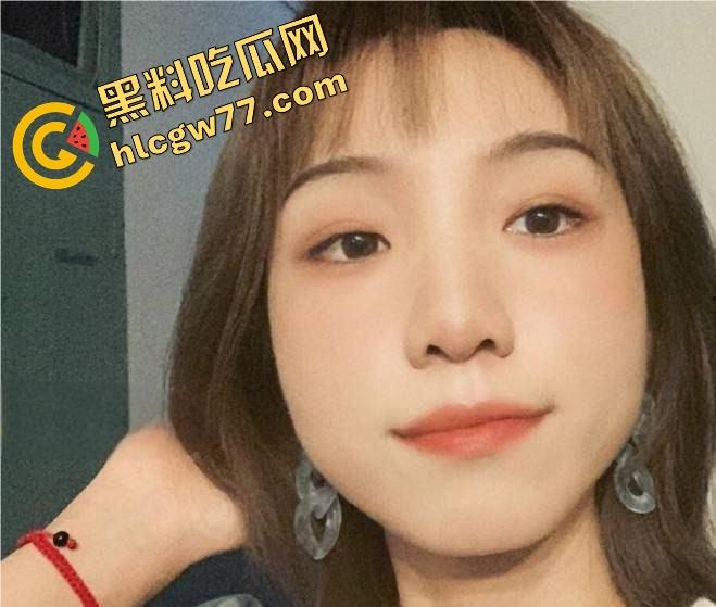 呼市鹏辉地产『杨梦琪』出轨私拍曝光,私下撩骚被老公发现 忍而不发揭露黑料,骚母狗撩客户颜射一脸!-1