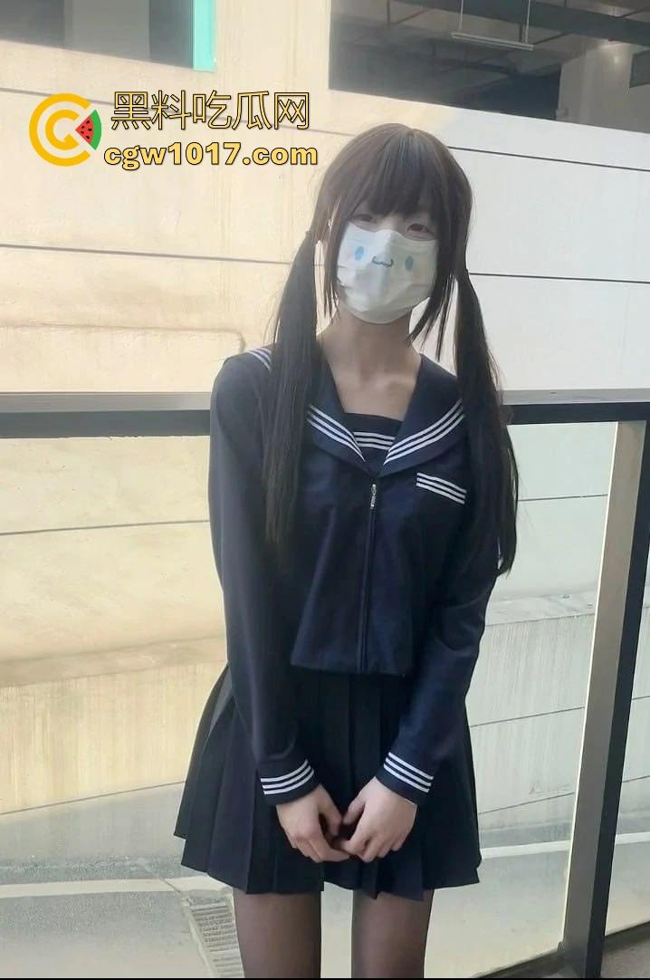 学生情侣学校储藏室偷吃禁果被偷拍，直接解开裤子让女的舔硬然后压倒抽插，淫荡小穴疯狂流水，是真的羡慕呀！-2