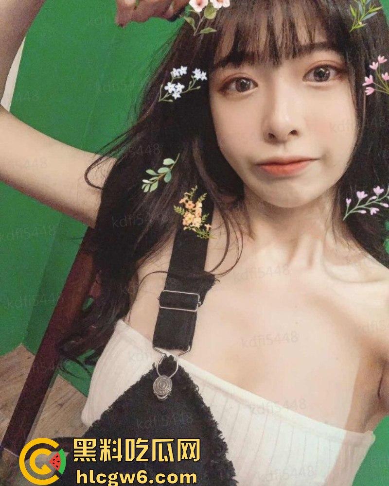 极品兔牙女大学生【杨萌】直播发骚 岔腿直播露奶露逼 被录屏指证后说自己有第二人格!-5