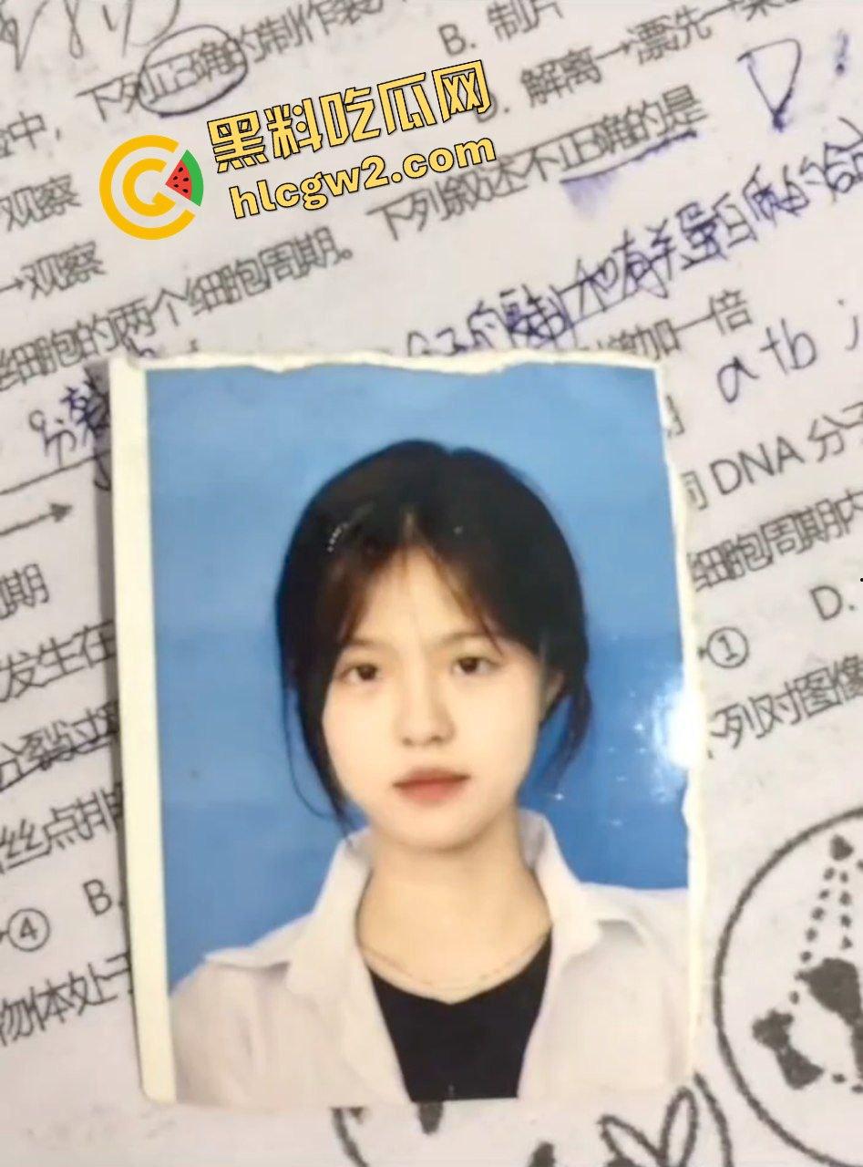 南昌艺术职业学校纯情女高『谭绘娟』清纯背后反差的一面！私拍粉穴自慰露奶 独家流出！-1