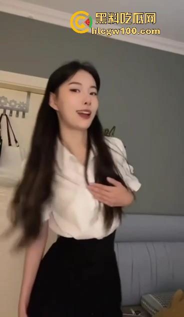 小编推荐!湘潭大学大一极品反差学妹【王璨】淫荡发骚视频视频曝光,邻家学妹天花板。-1