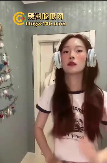 小编推荐!湘潭大学大一极品反差学妹【王璨】淫荡发骚视频视频曝光,邻家学妹天花板。-2