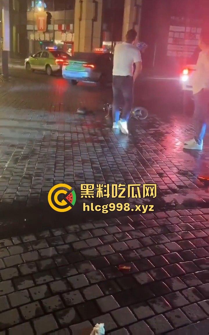 四川成都代驾闹乌龙!醉酒男误开他人车后备箱,双方争执升级,最后直接上演街头斗殴!-5