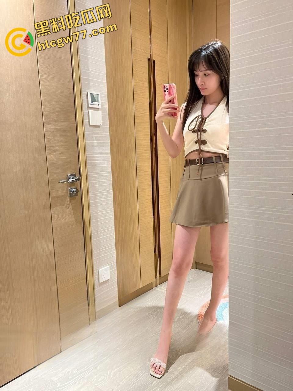 福建极品彩票店店主【贺思淼】 和男友私拍泄密 明面上的气派老板娘 私底下的骚逼小母狗 露脸性爱视频！-1