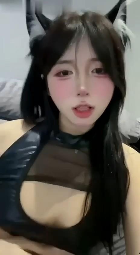 小编推荐！抖音巨乳女神【幼幼酱】定制热舞自慰福利流出，极品身材微胖尤物，皮肤白嫩巨乳肥臀，呻吟声十分动人。-8