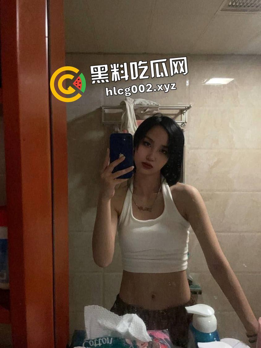 南京艺术学院女大学生宿舍露出!舞蹈生的修长美腿 未经开发的美鲍鱼 秀色可餐啊-2
