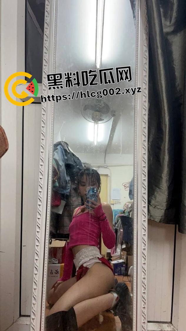 南京艺术学院女大学生宿舍露出!舞蹈生的修长美腿 未经开发的美鲍鱼 秀色可餐啊-4