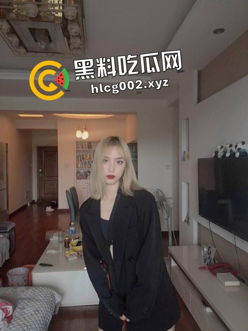 南京艺术学院女大学生宿舍露出!舞蹈生的修长美腿 未经开发的美鲍鱼 秀色可餐啊-5