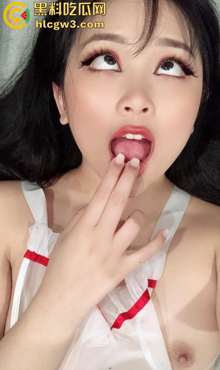 【ambiyah】露脸福利姬最新资源疯传！反差母狗扮丑表演，道具自慰深喉无套玩到失控！-3