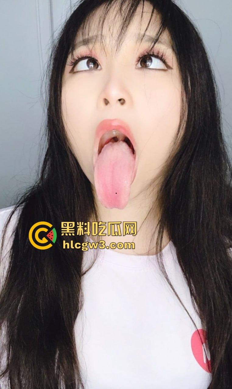 【ambiyah】露脸福利姬最新资源疯传！反差母狗扮丑表演，道具自慰深喉无套玩到失控！-16