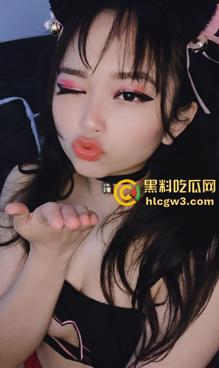 【ambiyah】露脸福利姬最新资源疯传！反差母狗扮丑表演，道具自慰深喉无套玩到失控！-24