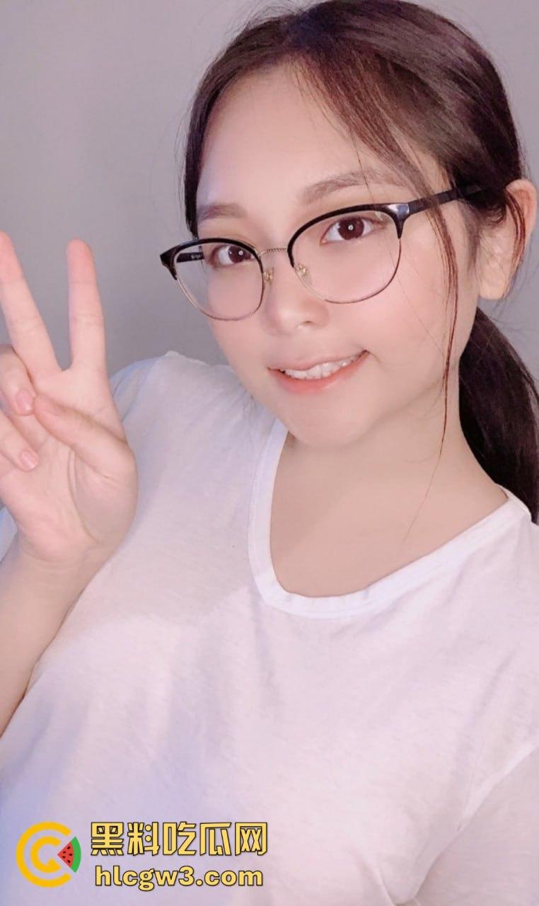 【ambiyah】露脸福利姬最新资源疯传！反差母狗扮丑表演，道具自慰深喉无套玩到失控！-25