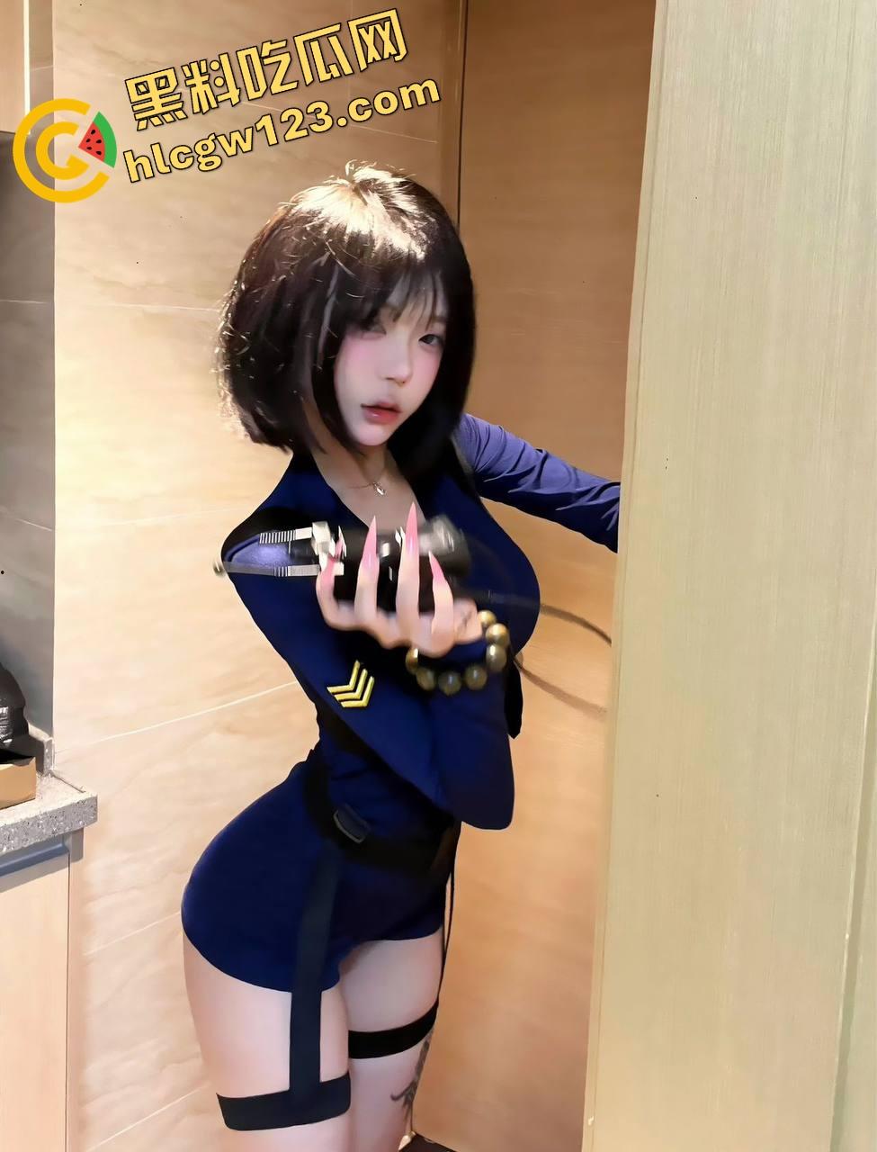 南宁性瘾舞蹈妹，腰软得像水蛇会夹逼，刚毕业的小母狗白天教课晚上看片自慰，独居发骚中！-3