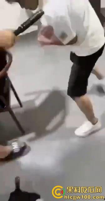 上海市番禺路健身房30多名员工集体被卖到妙瓦底敲键盘。女的送去红楼学习开火车-41