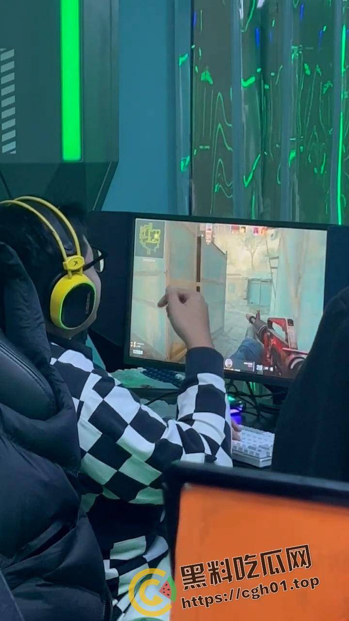 真野生网络喷子 舌战群儒 一个人骂的队友全回不上话!-4