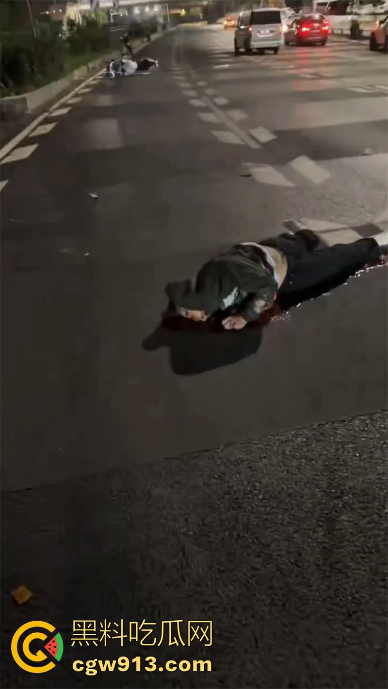 又有两个骑士挂了，女骑喝多叫舔狗来骑车，结果舔狗为装逼，让女神高看自己一眼，飞速飙车飞出当场死亡！-6