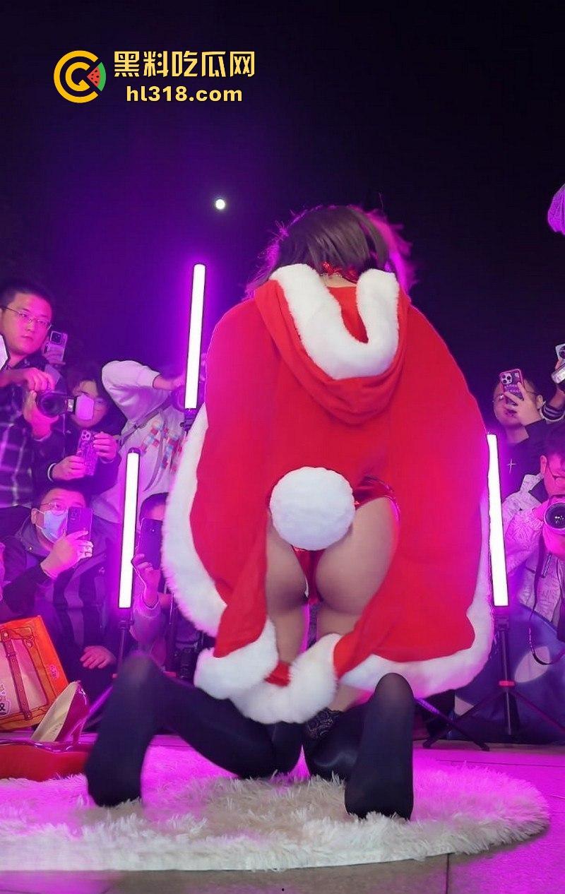 广州萤火虫漫展,高颜值cos女神大胆露臀套装惊艳全场,神级运镜捕捉,每一寸撩人曲线,令人心动不已!-1