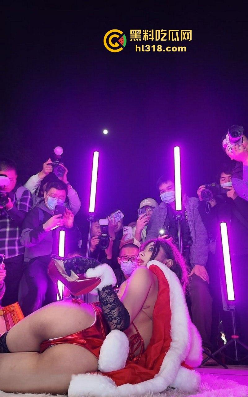 广州萤火虫漫展,高颜值cos女神大胆露臀套装惊艳全场,神级运镜捕捉,每一寸撩人曲线,令人心动不已!-2