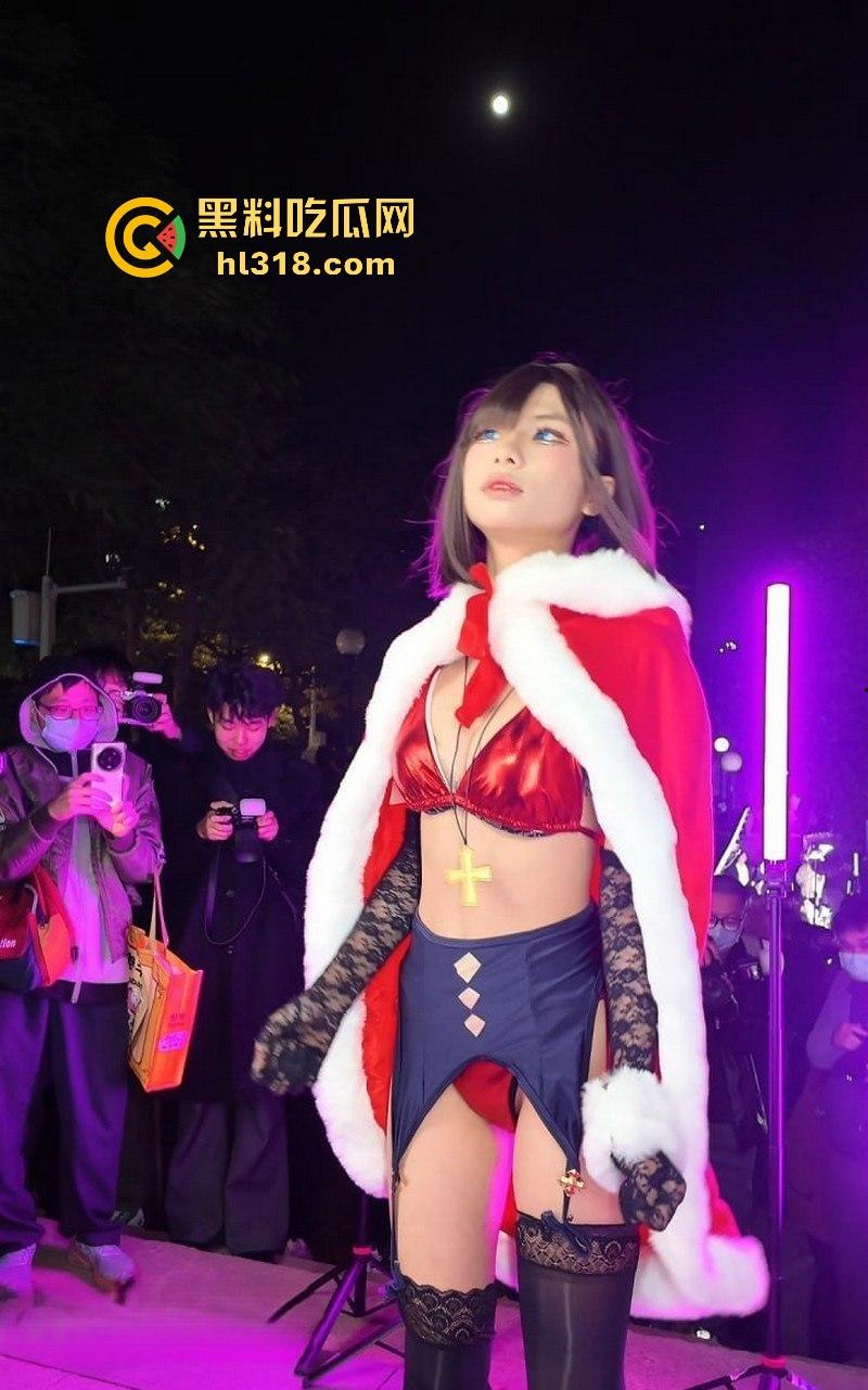 广州萤火虫漫展,高颜值cos女神大胆露臀套装惊艳全场,神级运镜捕捉,每一寸撩人曲线,令人心动不已!-7