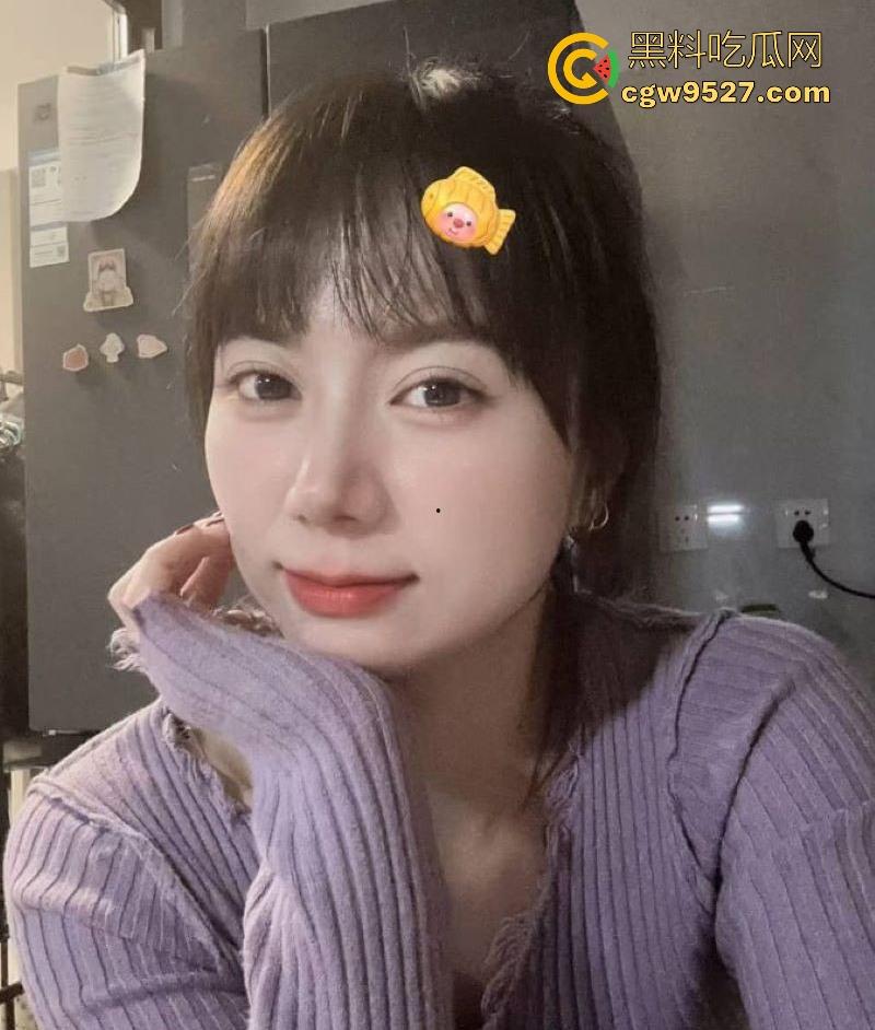 体制内文员【段潇潇】私生活大曝光，可爱粉嫩少妇每晚加班服侍舔弄领导，翻白眼挑逗口交，反差到极点！-3