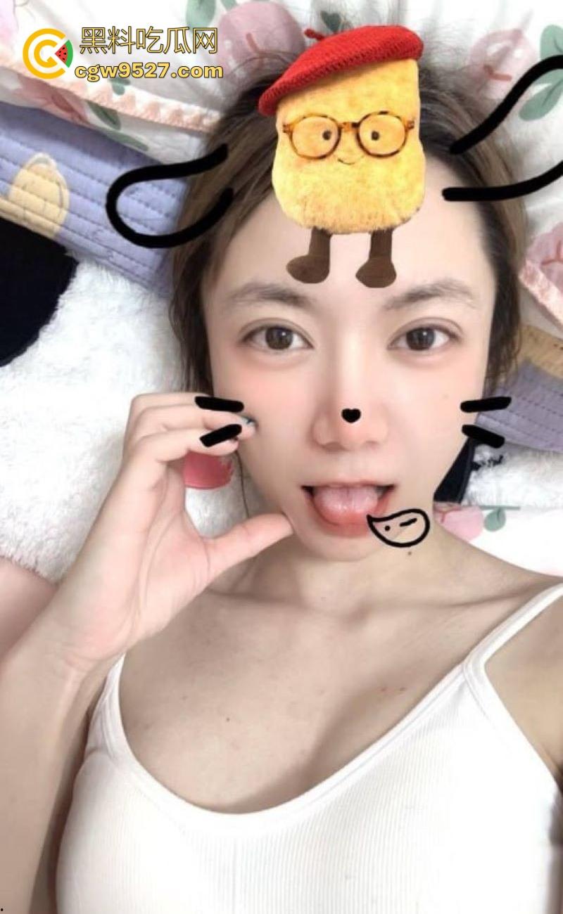 体制内文员【段潇潇】私生活大曝光，可爱粉嫩少妇每晚加班服侍舔弄领导，翻白眼挑逗口交，反差到极点！-5