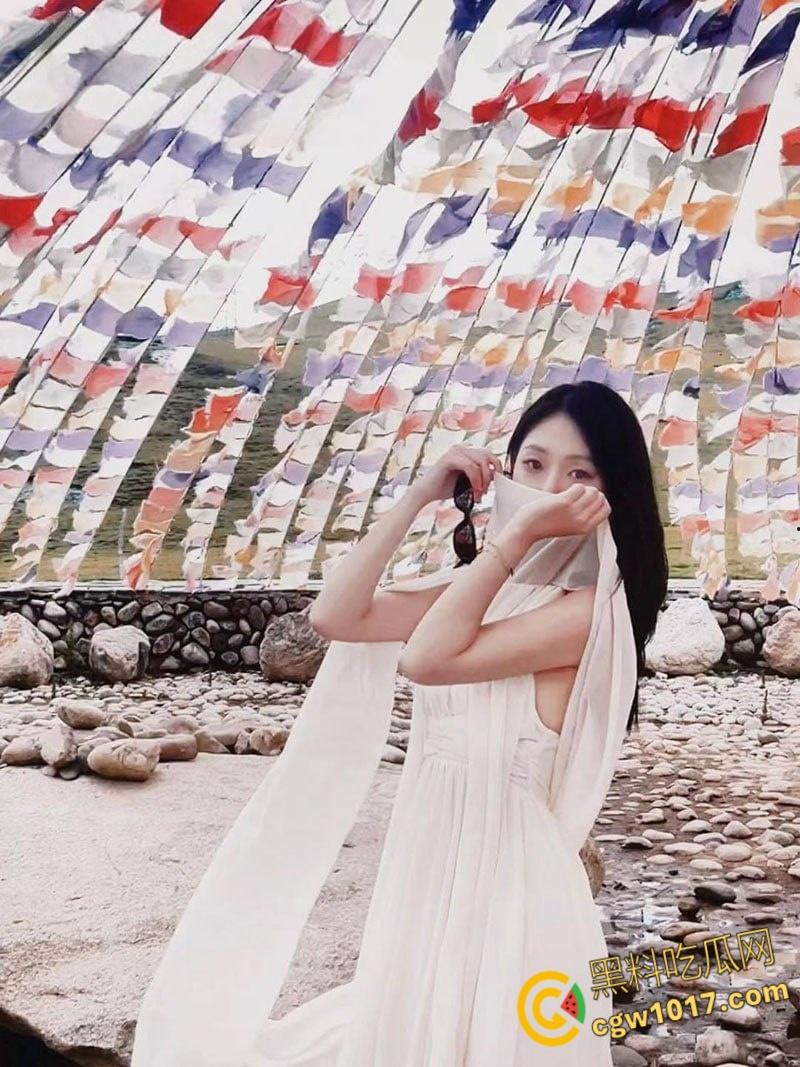 长沙高颜值女神【陈玲渝】，御姐气质极品身材，露脸口交樱桃小嘴狂吞大屌榨精，反差婊口技爆棚！-2