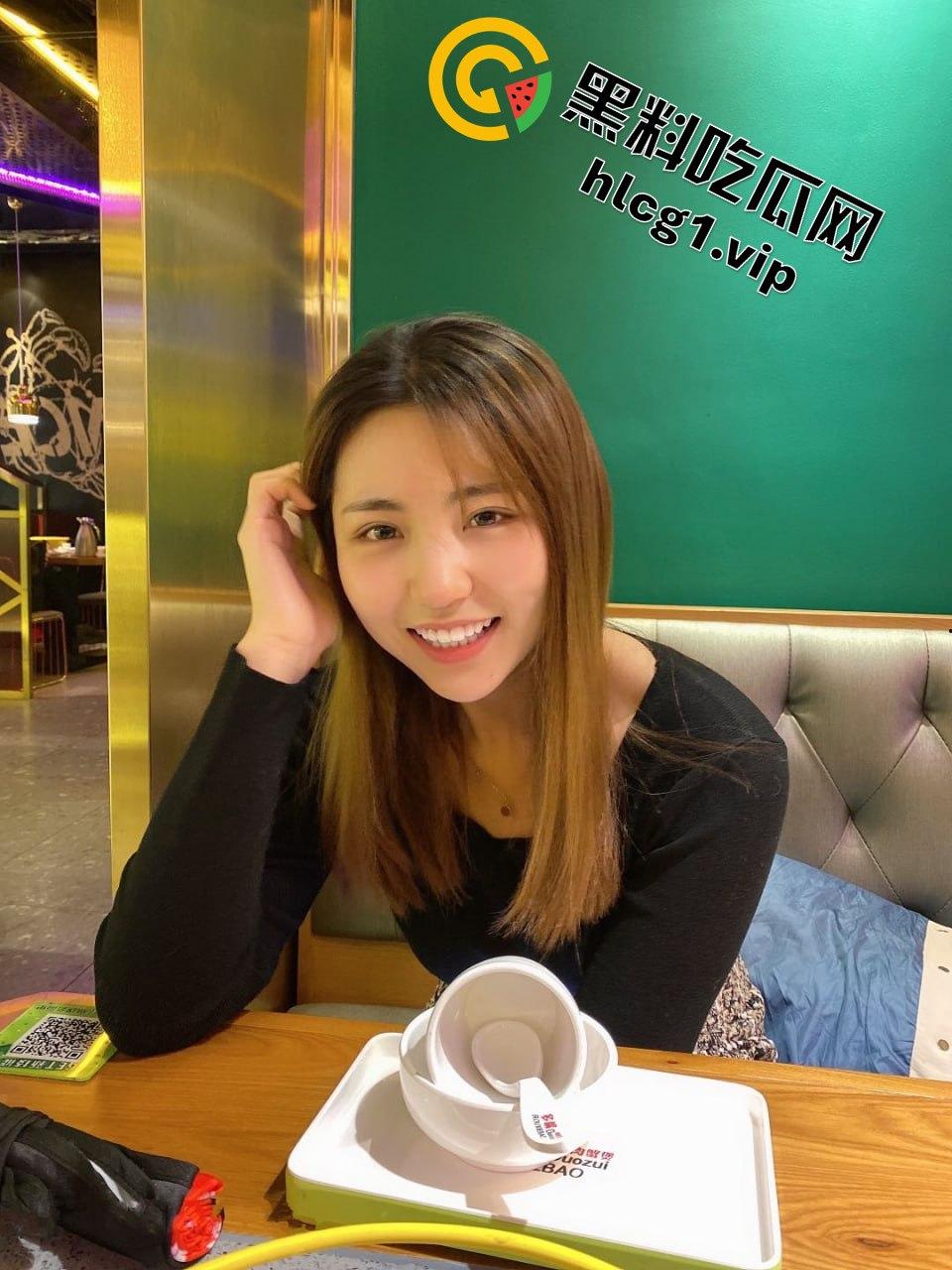 99年宁夏传媒学院美少女李婷啪啪自拍流出!大波嫩妹口活女上,反差婊的极致享受!-2