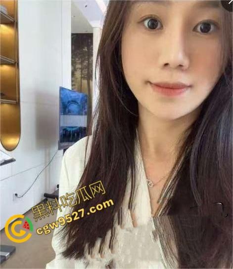 珠海华发集团售楼小姐卢小专色诱主管被曝！原配将聊天记录与出轨视频怒发其工作群，公司内部瞬间炸锅-10