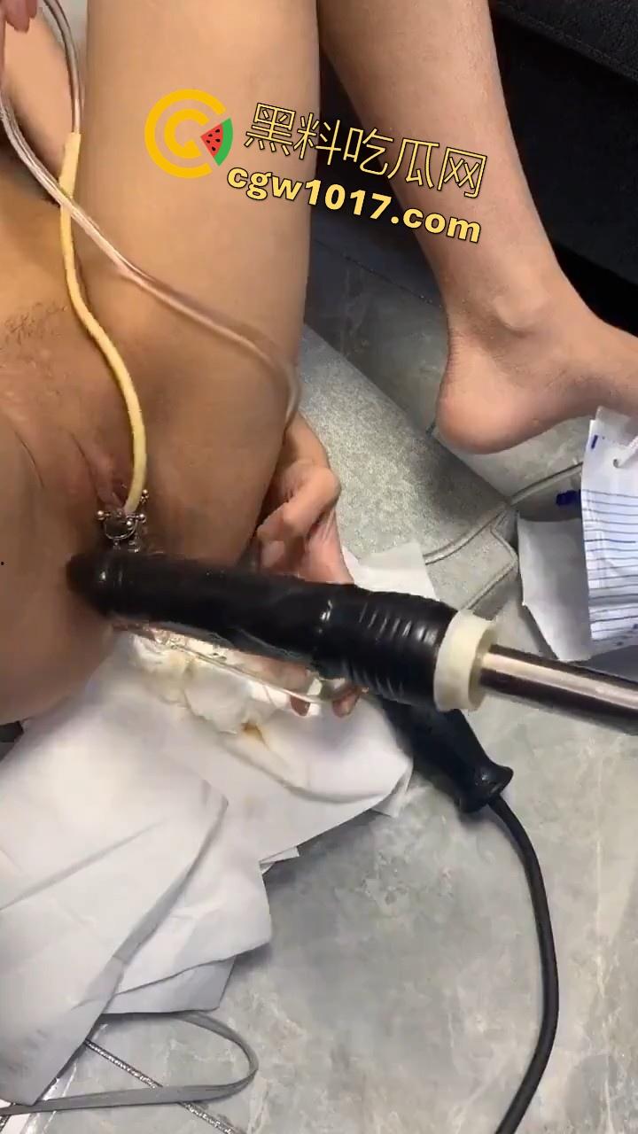 国产大神专业调教，安装尿袋开发菊花，大尺寸假屌其上，极其重口，但也极其专业，狠狠满足小骚逼！-7