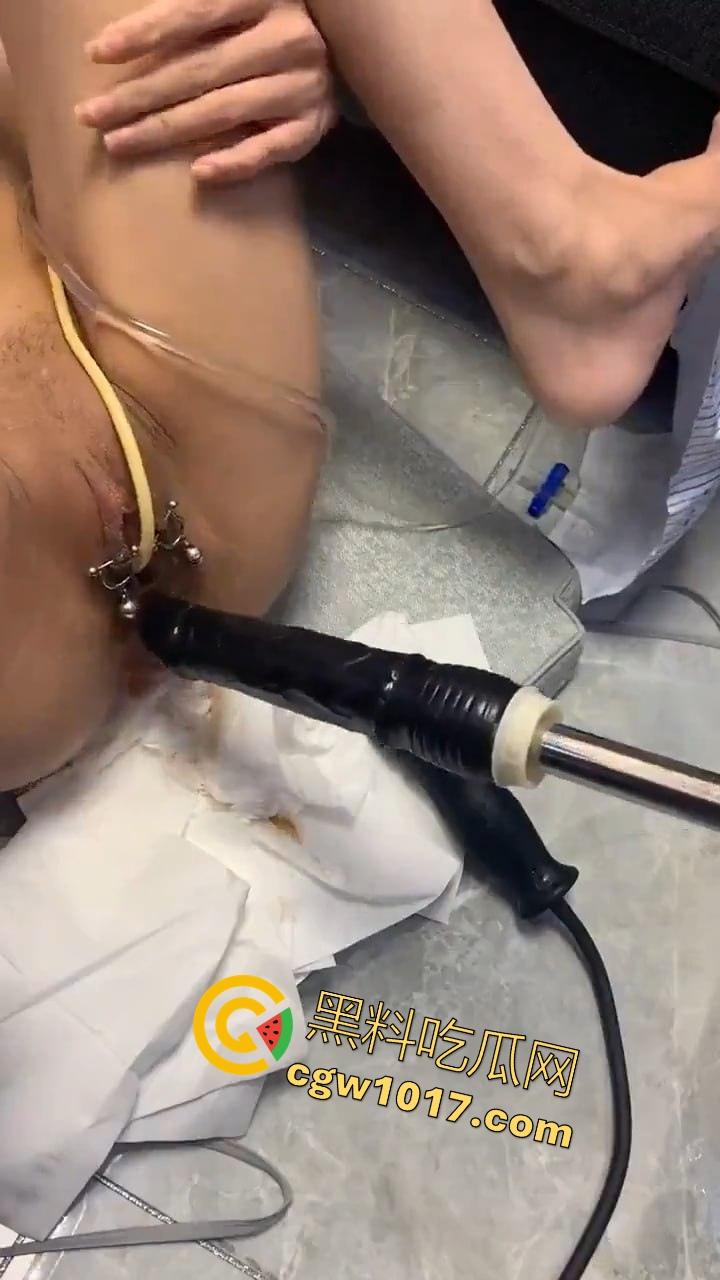 国产大神专业调教，安装尿袋开发菊花，大尺寸假屌其上，极其重口，但也极其专业，狠狠满足小骚逼！-10