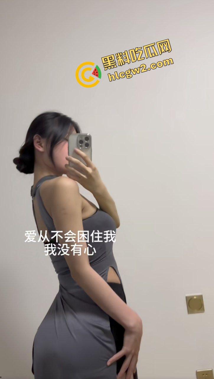 抖音丰满身材反差骚鸡『李音』灰袍黑丝诱惑十足 酒店后入猛猛夹吸!独家曝光!-4