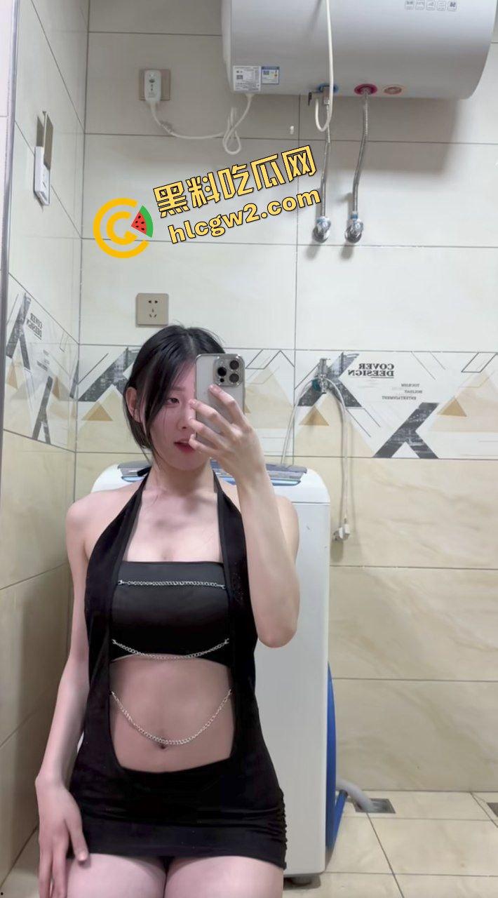 抖音丰满身材反差骚鸡『李音』灰袍黑丝诱惑十足 酒店后入猛猛夹吸!独家曝光!-7