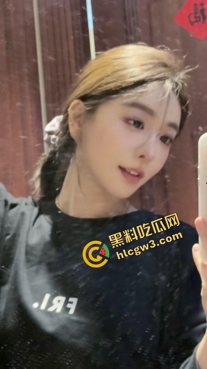 抖音风骚韵味美妆网红反差骚鸡『老王小卖部』口爆塞满窒息!甜美女神秒变飞机杯!独家曝光!-5