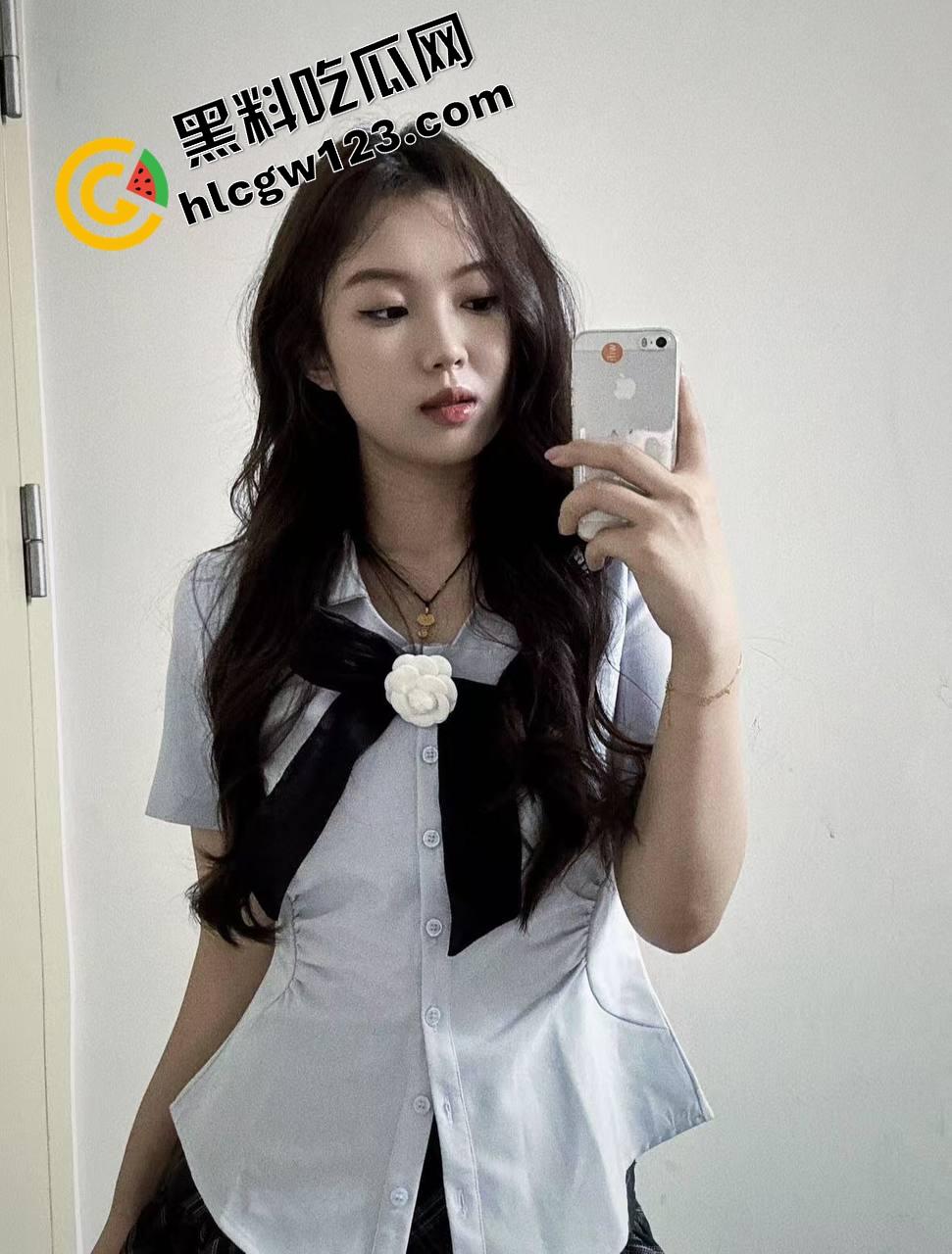 你相信光吗？郑州小婊深夜执行主人的羞耻任务，透明薄睡衣漏点出门，全程走光还舔着嘴说我好兴奋！-4