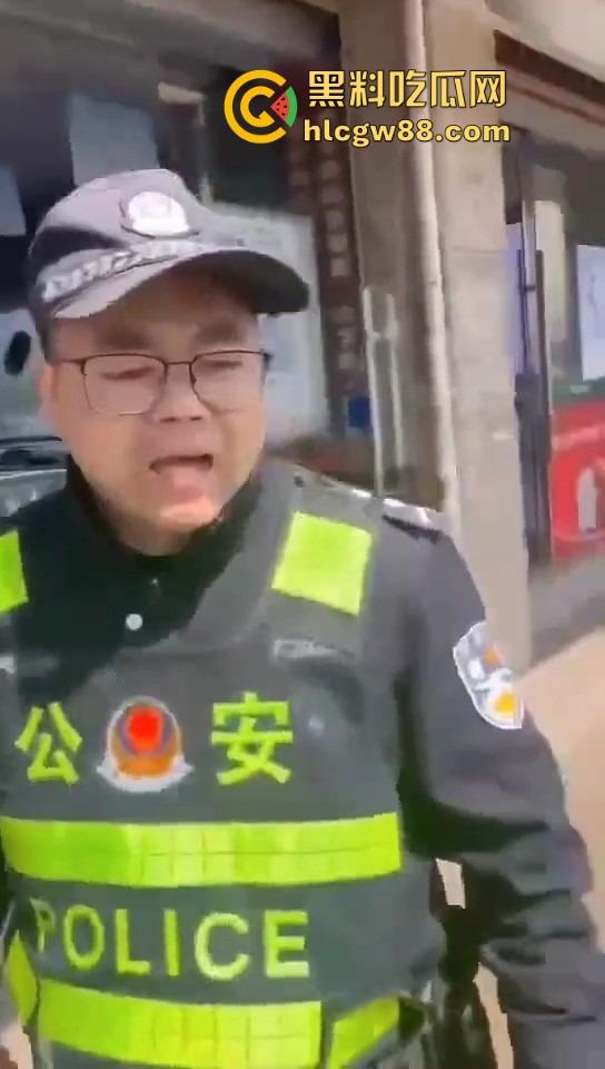 福州平潭惊现黄金大劫案，体育广场光天化日明抢，劫匪嚣张到极点喊着今天要杀人，还自拍发到网上！-8