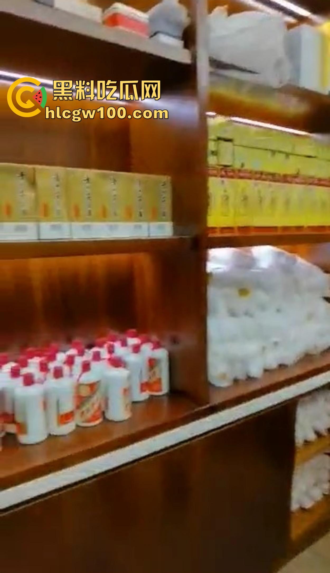 海南政协常委『张泰超』五妻生活奢华曝光,26岁小老婆豪宅震撼人心 一面墙的茅台20万马桶 大老婆还能怎么壕?-12