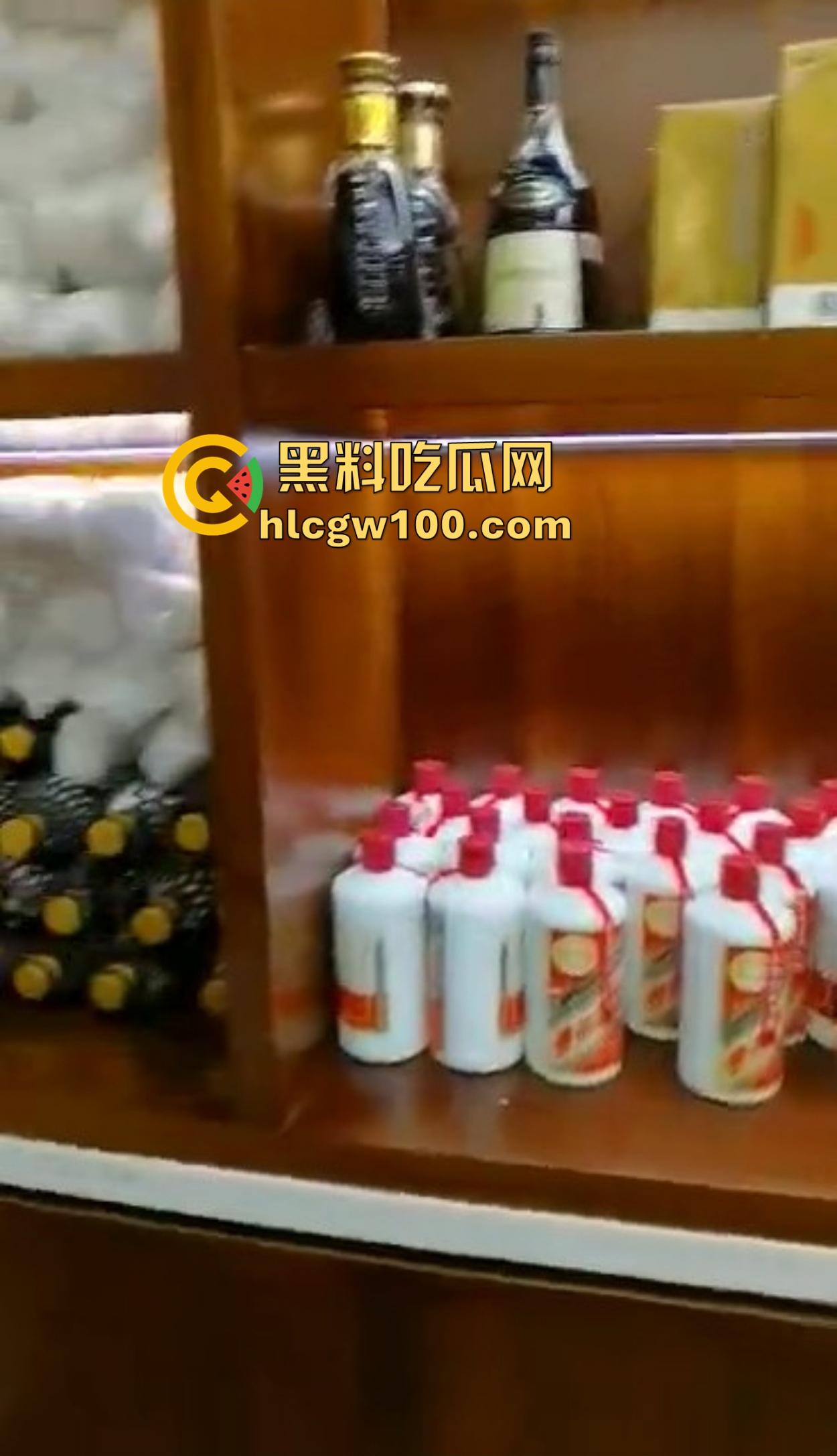 海南政协常委『张泰超』五妻生活奢华曝光,26岁小老婆豪宅震撼人心 一面墙的茅台20万马桶 大老婆还能怎么壕?-13