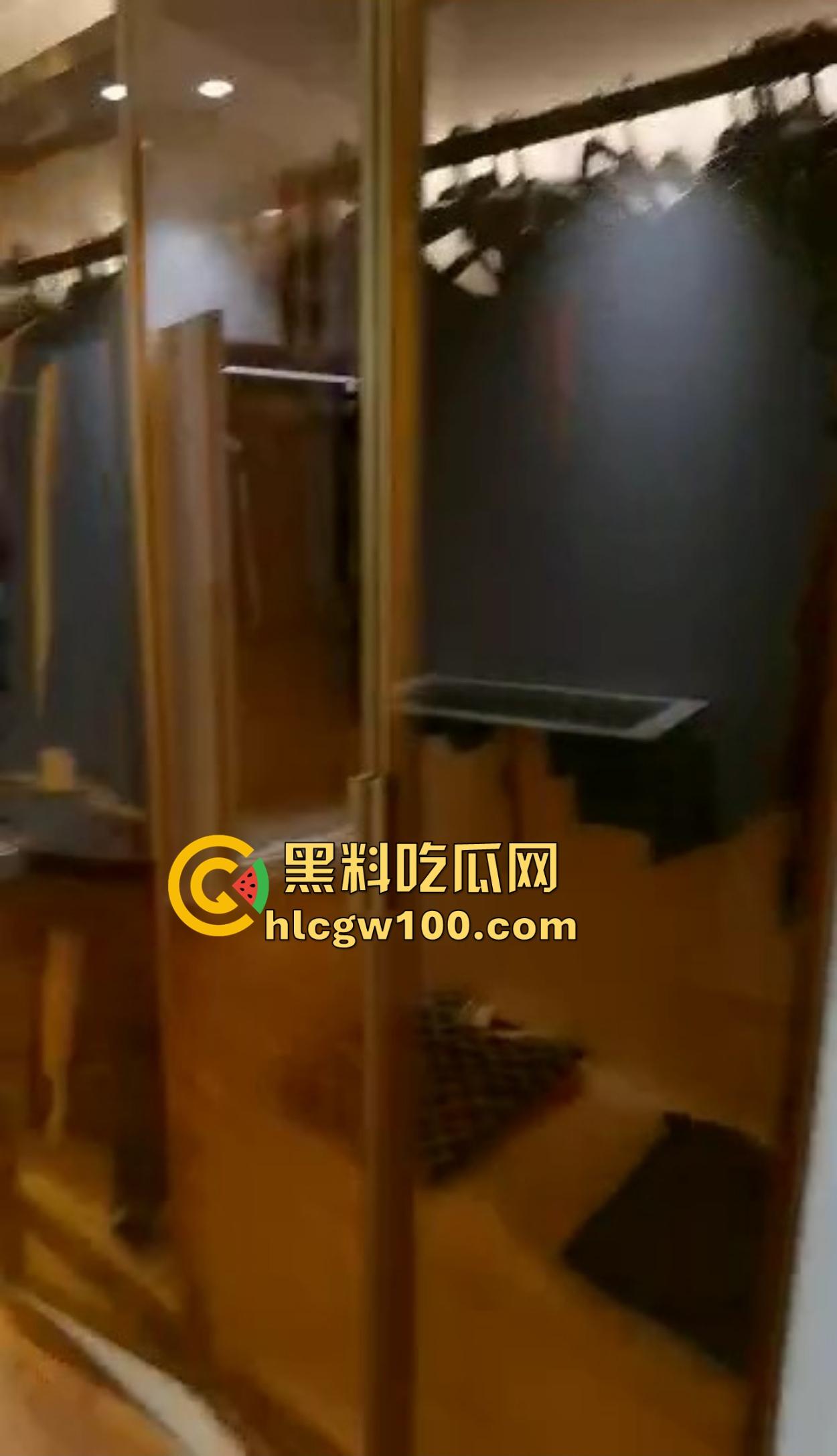 海南政协常委『张泰超』五妻生活奢华曝光,26岁小老婆豪宅震撼人心 一面墙的茅台20万马桶 大老婆还能怎么壕?-20