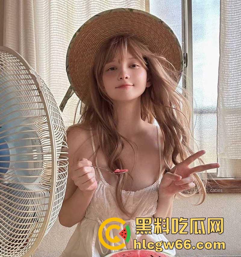 世界首富【马斯克】变性儿子【薇薇安】大尺度写真福利 有钱就是不一样啊这b都做的栩栩如生 变性人天花板！-11