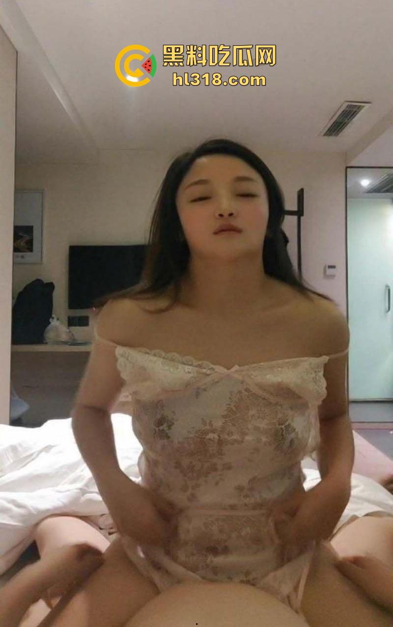 湖北恩施当地名妓【李雨春】无缝衔接多位炮友，人骚活好不粘人，一夜约多炮的眼镜母狗！-8